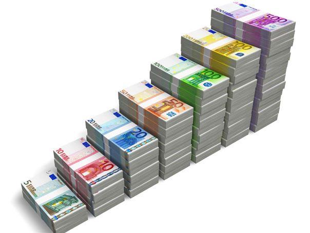 Migrația care începe să apese greu. Guvernul nu mai vrea 2 miliarde de euro de la căpșunari. Vrea zeci de miliarde
