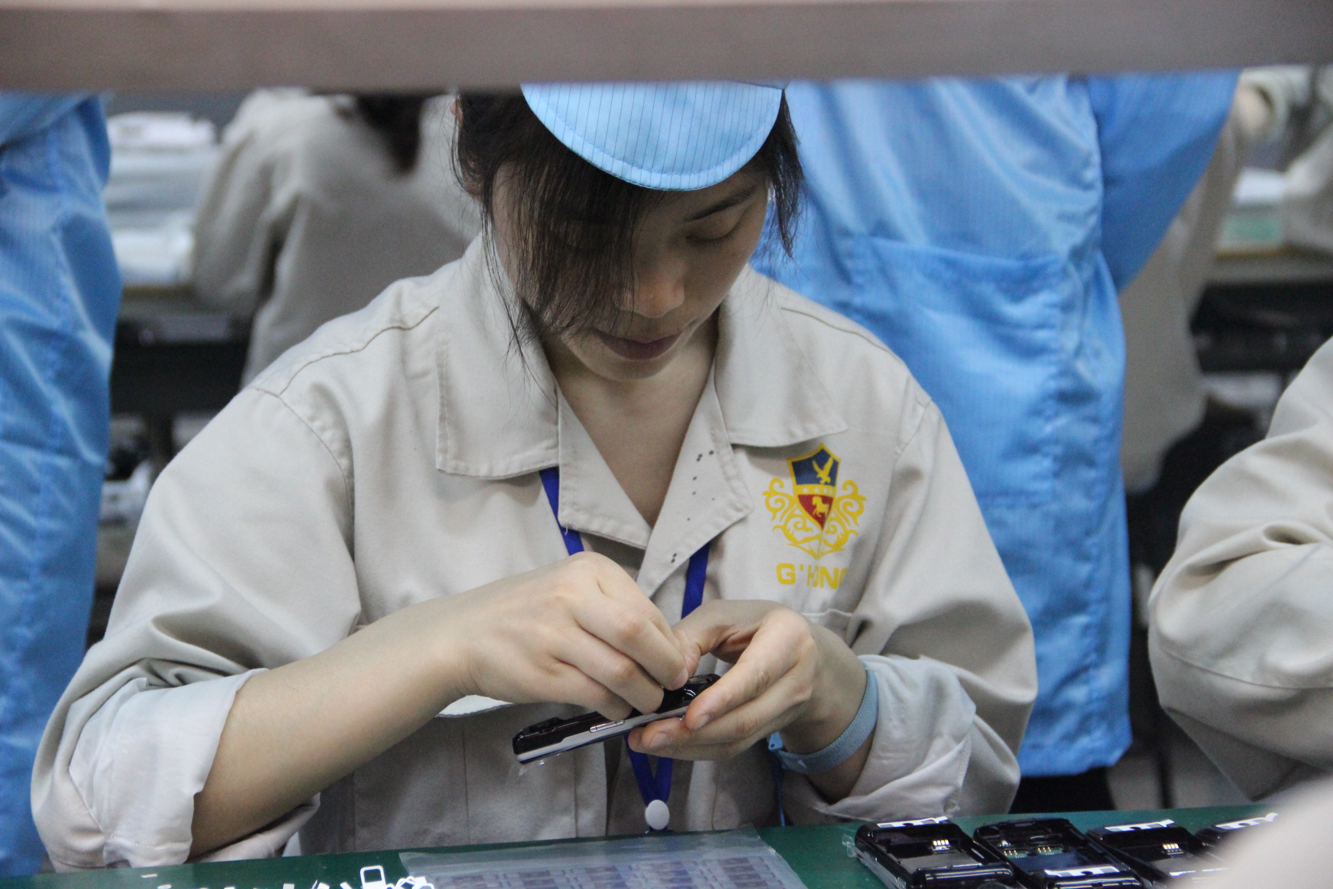 Partea întunecată a industriei producătoare de telefoane mobile