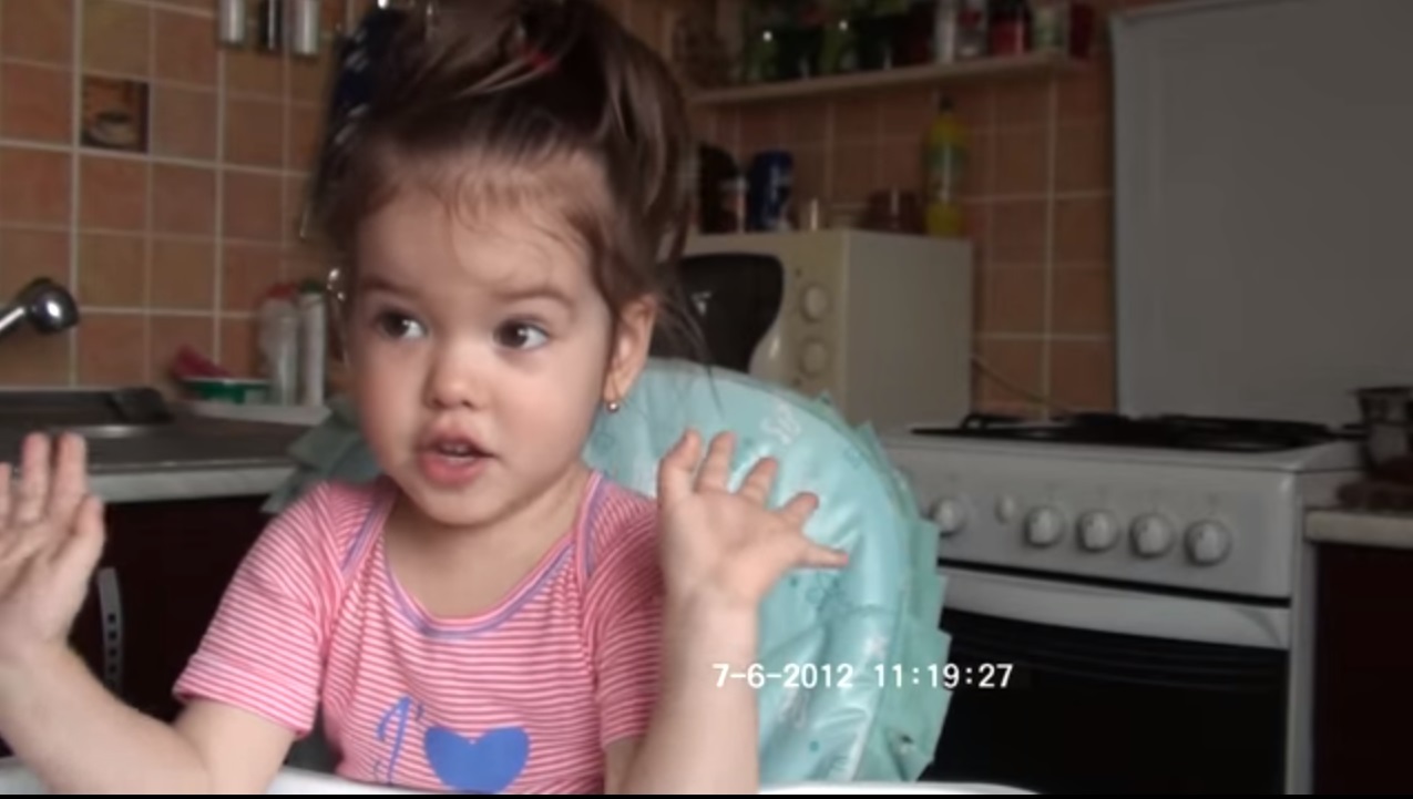 La doi ani și zece luni, recită Luceafărul lui Eminescu în întregime