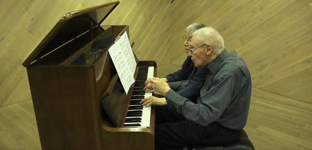 Soț și soție, în vârstă de 90 de ani, interpretează cu măestrie o opera a marelui compozitor Johann Sebastian Bach – VIDEO