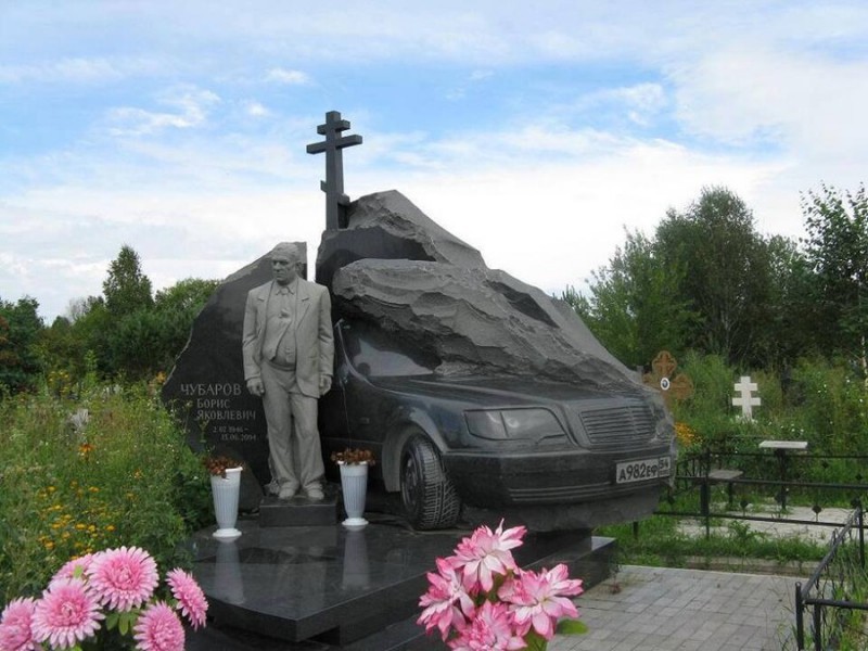 Un fotograf surprinde pietrele funerare fascinante ale mafioților ruși - GALERIE FOTO