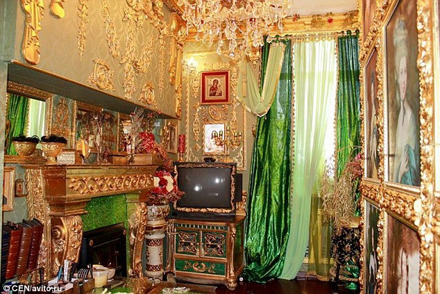 Lecție de bun gust. Un apartament care are pereții, mobila și chiar colacul closetului acoperiți cu aur este scos la vânzare - GALERIE FOTO