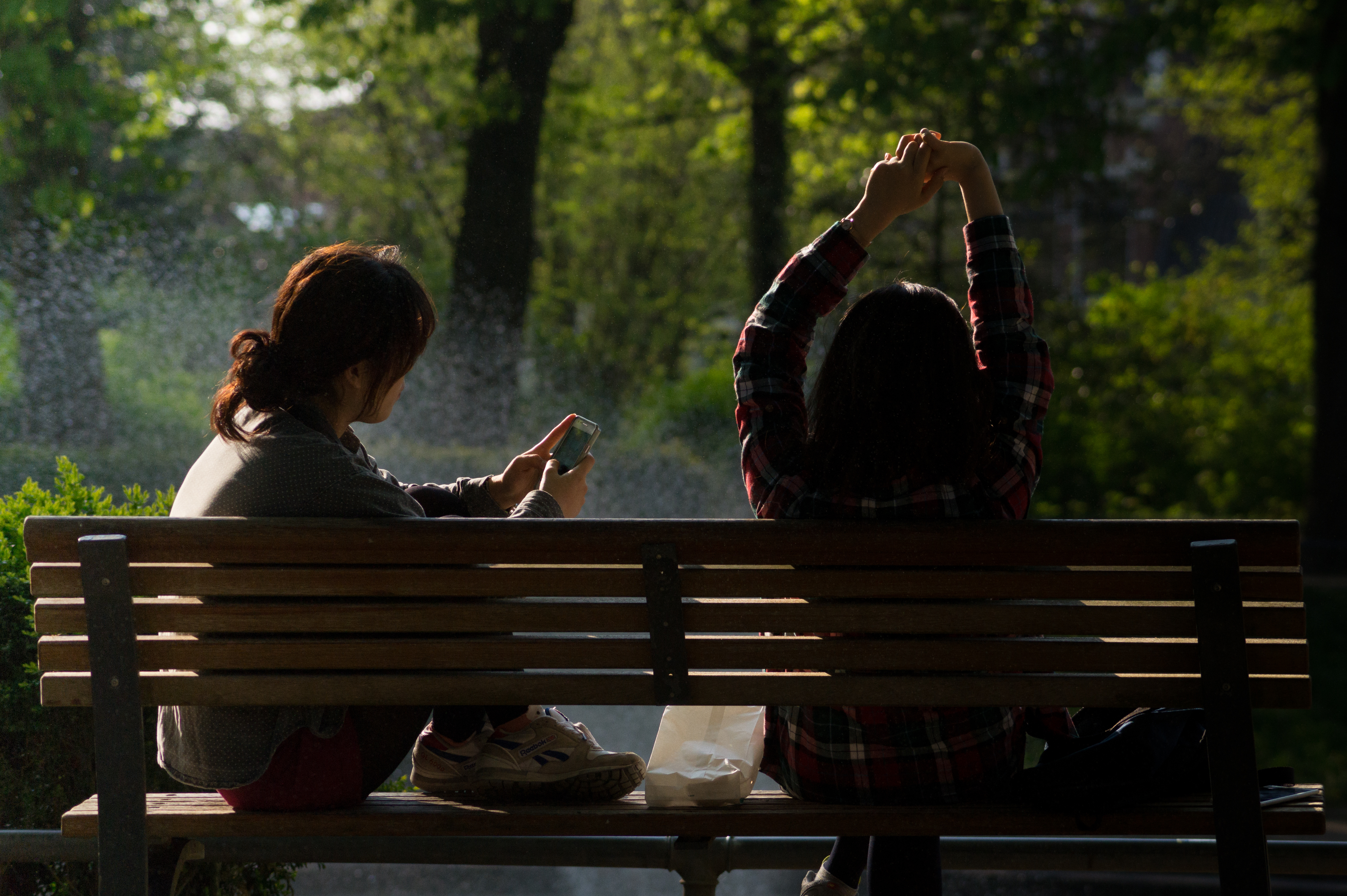 Profilul generației de până în 29 de ani: ambiție scăzută, prudență, dar un grad mare de socializare