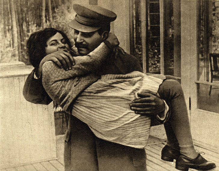 Cum arată nepoata lui Stalin - GALERIE FOTO