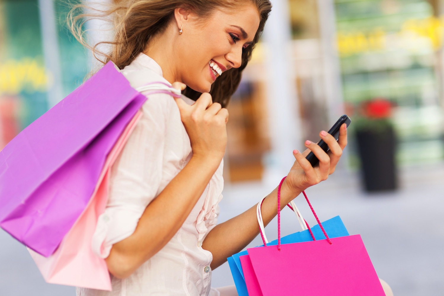 7 din 10 cumpărători americani de produse high-tech fac shopping de pe dispozitive mobile