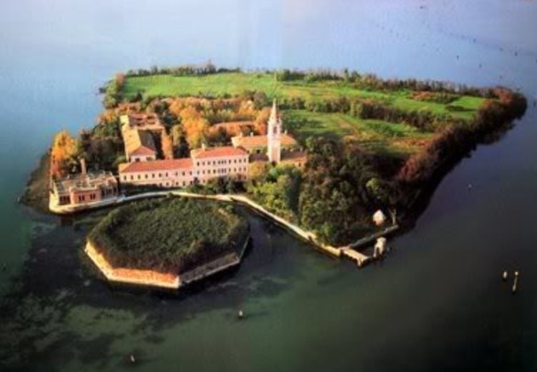 Frumoasa și înfricoșătoarea insulă Poveglia, unde peste 160.000 de oameni și-au găsit sfârșitul