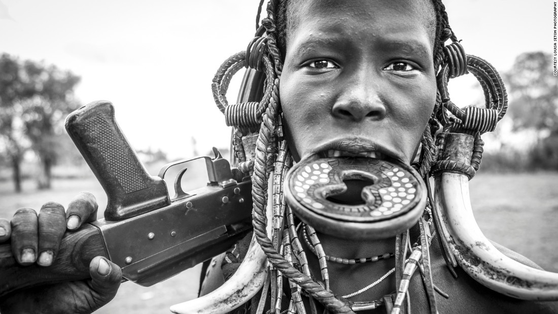 Fotografii uimitoare cu triburile din Etiopia. "Multe dintre aceste triburi ar putea să-și piardă obiceiurile" - GALERIE FOTO