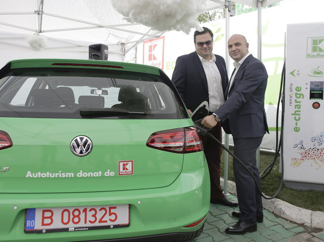 Kaufland cumpără 18 mașini electrice și lansează nouă stații de alimentare pentru astfel de vehicule