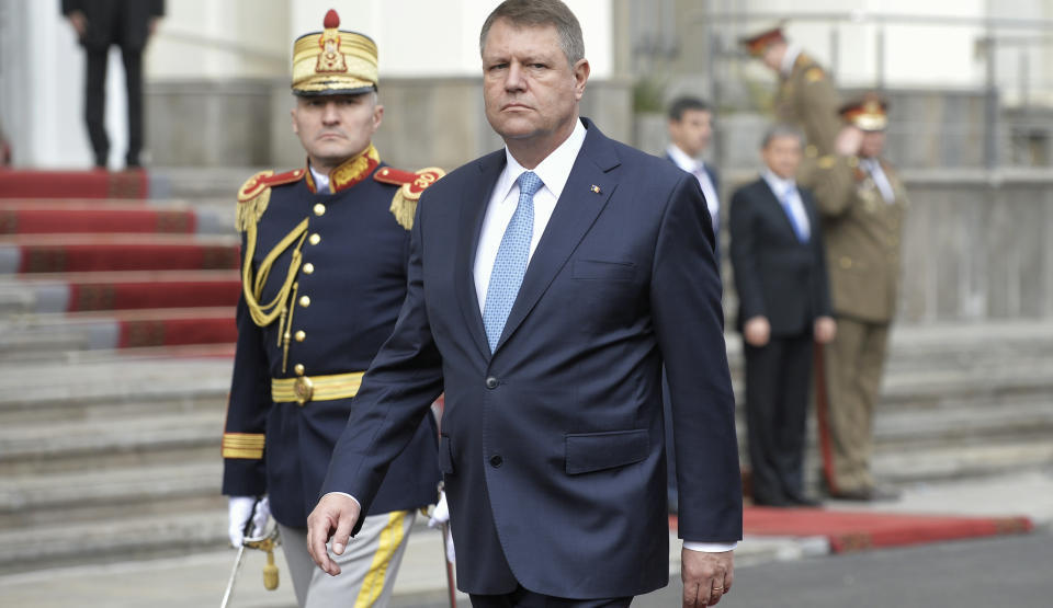 Ce este bursita subacromială, afecțiunea pentru care a fost operat Klaus Iohannis?