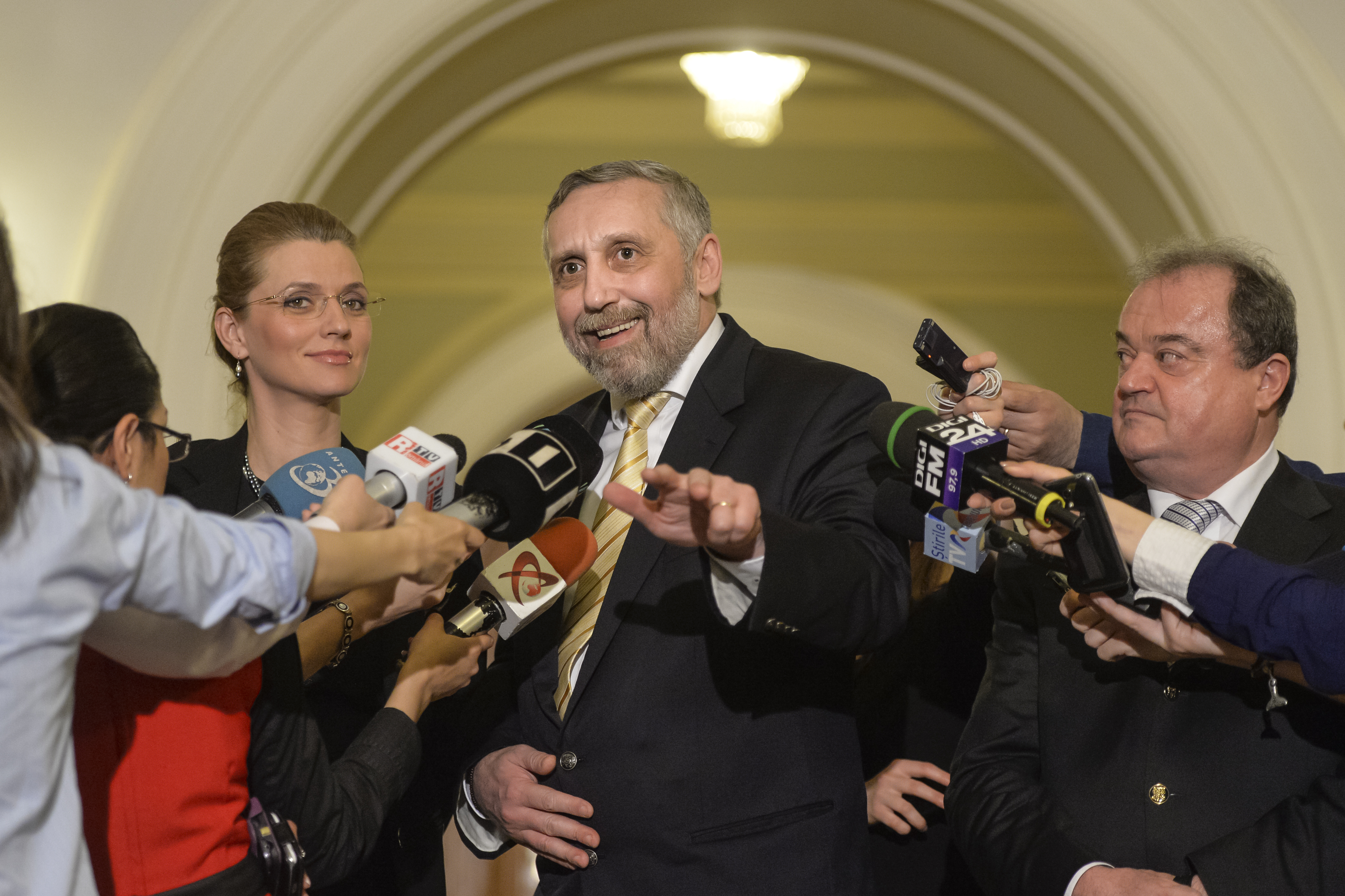 Cui folosește candidatura lui Marian Munteanu? Din culisele unei decizii „în plic”