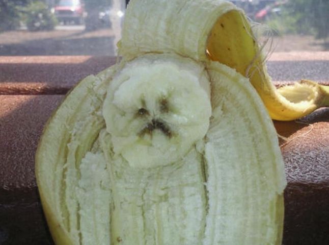 Obiceiul GREȘIT pe care îl avem cu toții atunci când mâncăm banane. Aruncăm cea mai bună parte - FOTO+ VIDEO