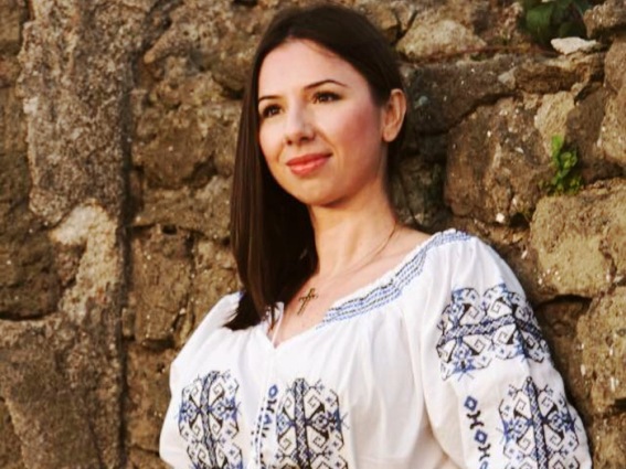 Cine este românca de 38 de ani care candidează la primarie in Italia