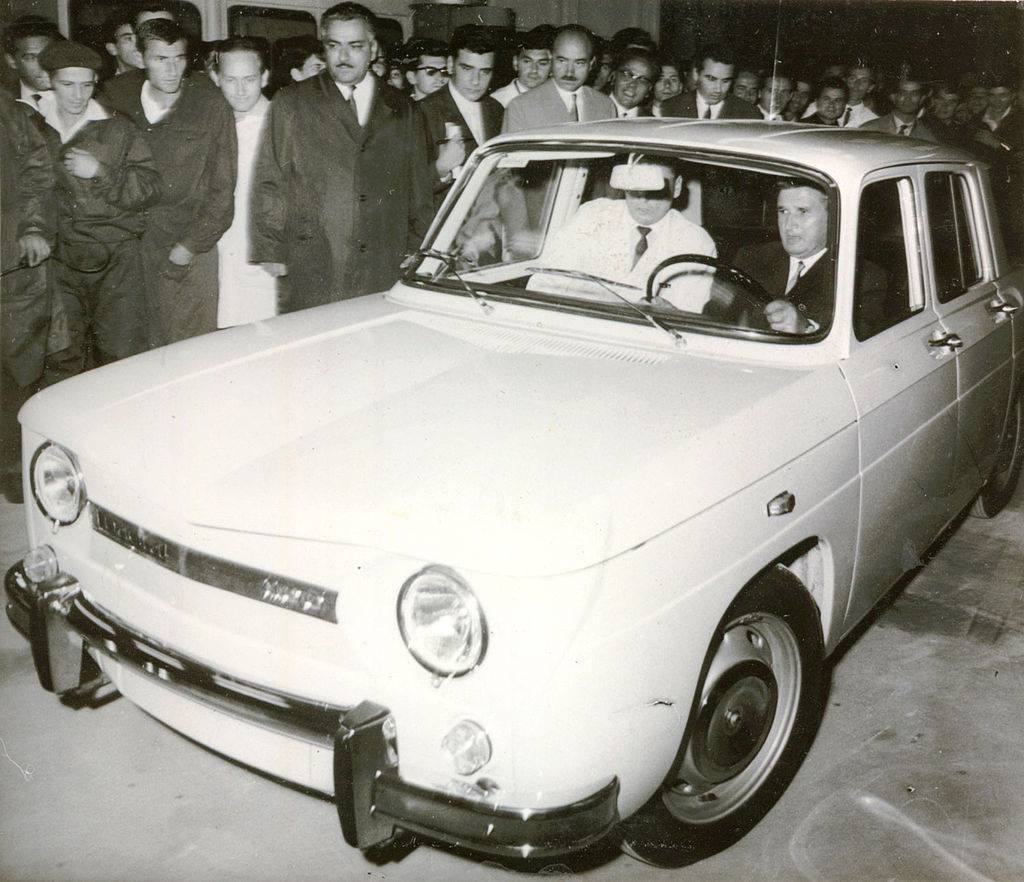 Cum ar fi arătat mașina națională dacă Ceaușescu nu alegea Renault pentru Dacia - GALERIE FOTO