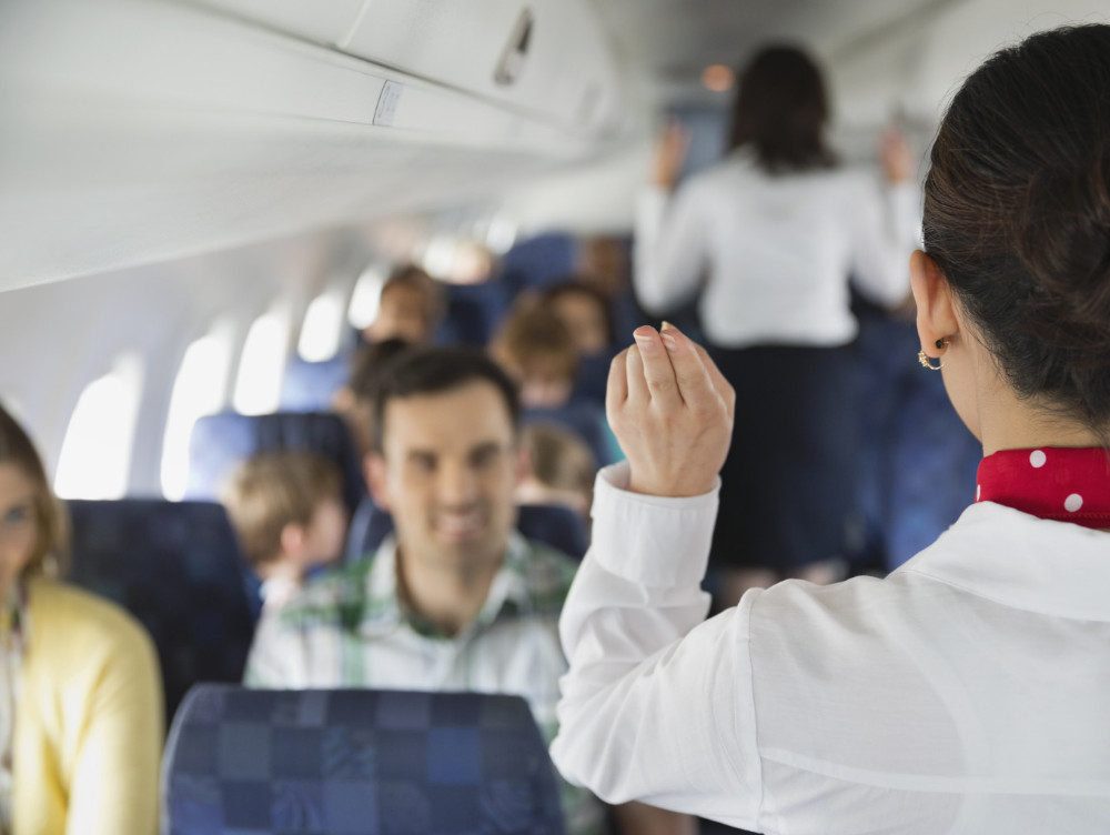 Este ilegal dar cu toate astea aproape toată lumea face asta in avion