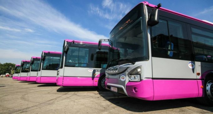 Orașul din România unde oamenii sunt încurajați să își lase mașinile acasă. Primăria cumpără 50 de autobuze și șapte tramvaie de ultimă generație