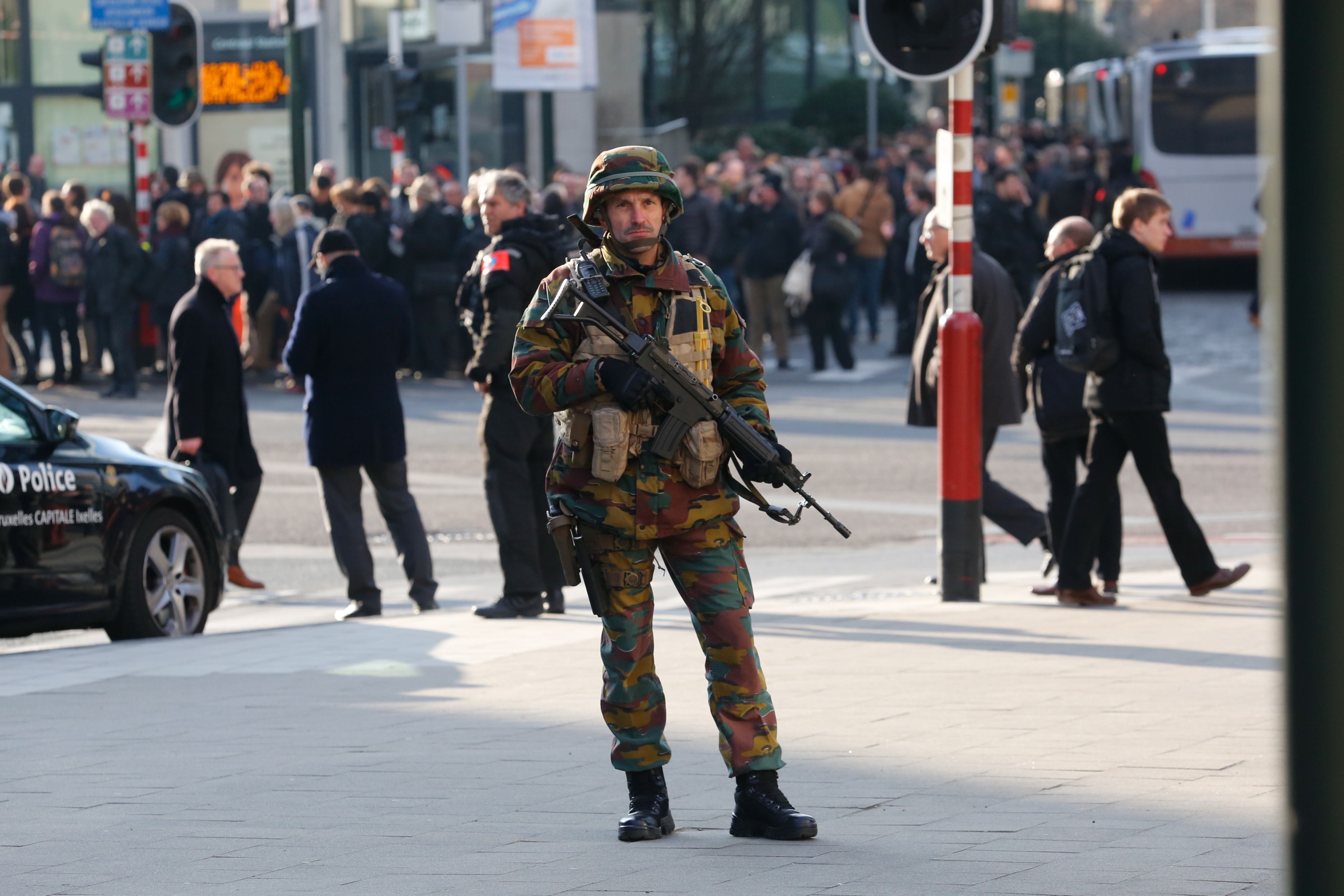 „Mamă, nu ieși în locuri unde este multă lume luni”. După Bruxelles, ISIS face o nouă hartă a atentatelor în Europa. Care sunt țintele