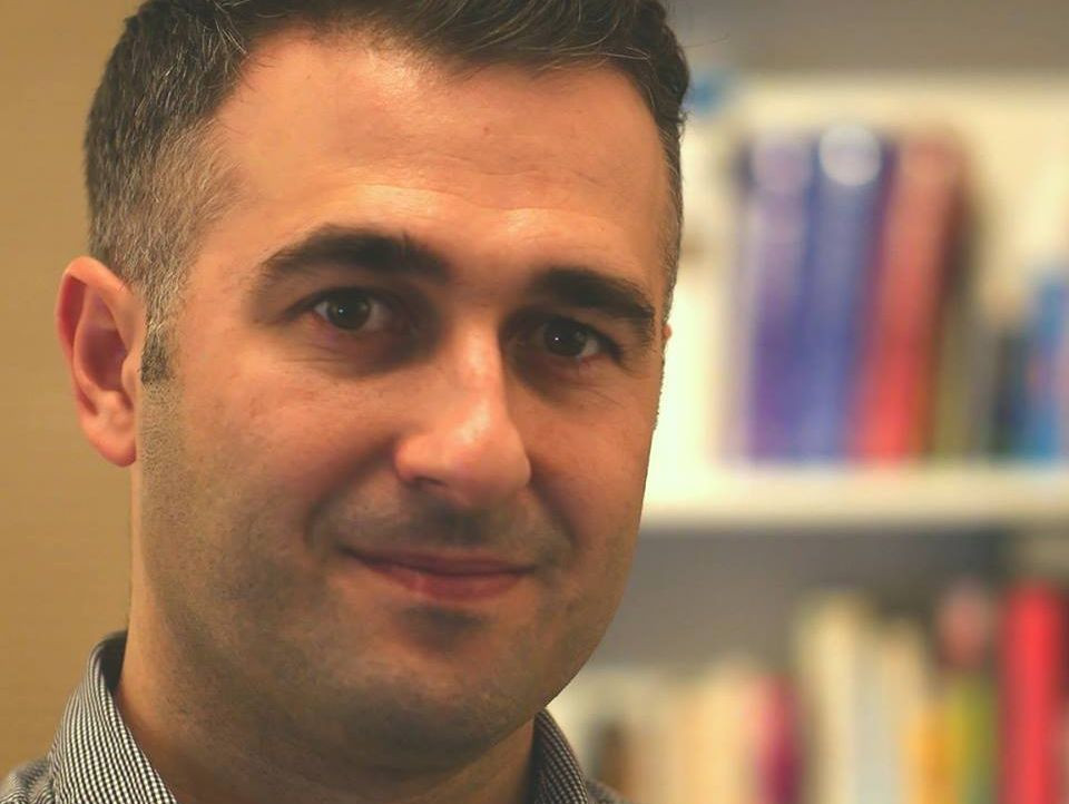 De la barman, la profesor universitar in Londra.„Am ajuns să predau engleza britanicilor și, spre surprinderea mea, chiar era nevoie”