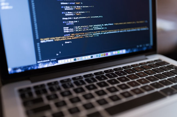 Vrei să devii programator? Vezi ce limbaj de programare ar trebui să înveți prima dată