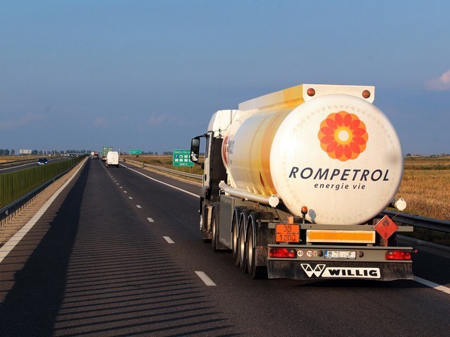 Rompetrol a fost cumpărată de chinezii de la China Energy Company