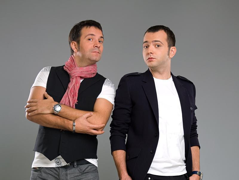 Scandal monstru după glumele cu ”maimuțe” de la radio." Ce învață un copil ascultând acești doi prezentatori? Că un om negru e o maimuță?"
