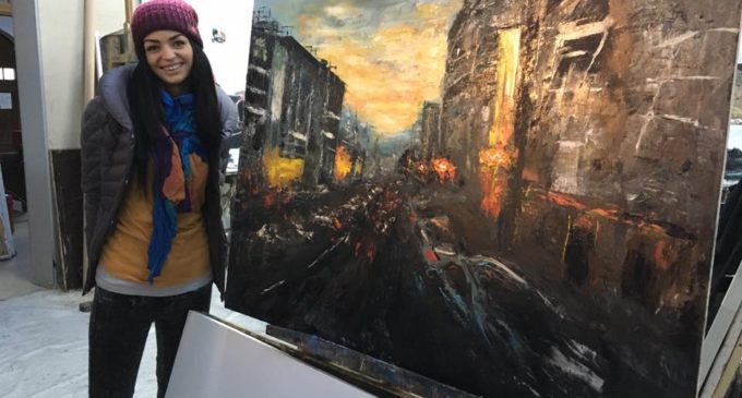 Povestea ardelencei Andrada-Paula Vecleniț, antrenorul de fitness care în timpul liber pictează tablouri incredibile