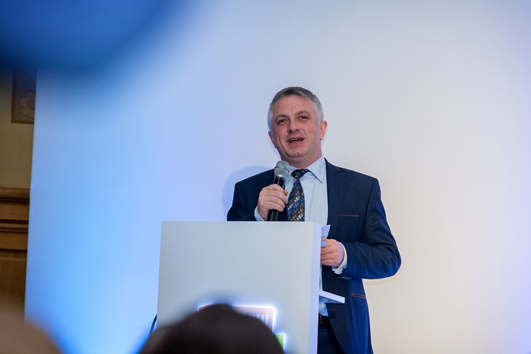 Câți bani câștigă un expert la Ministerul Comunicațiilor și pentru Societatea Informațională