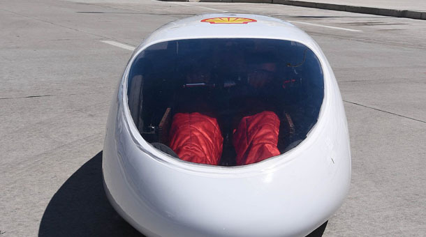 Mașina care circulă 4.000 de km cu doar trei litri de benzină. FOTO
