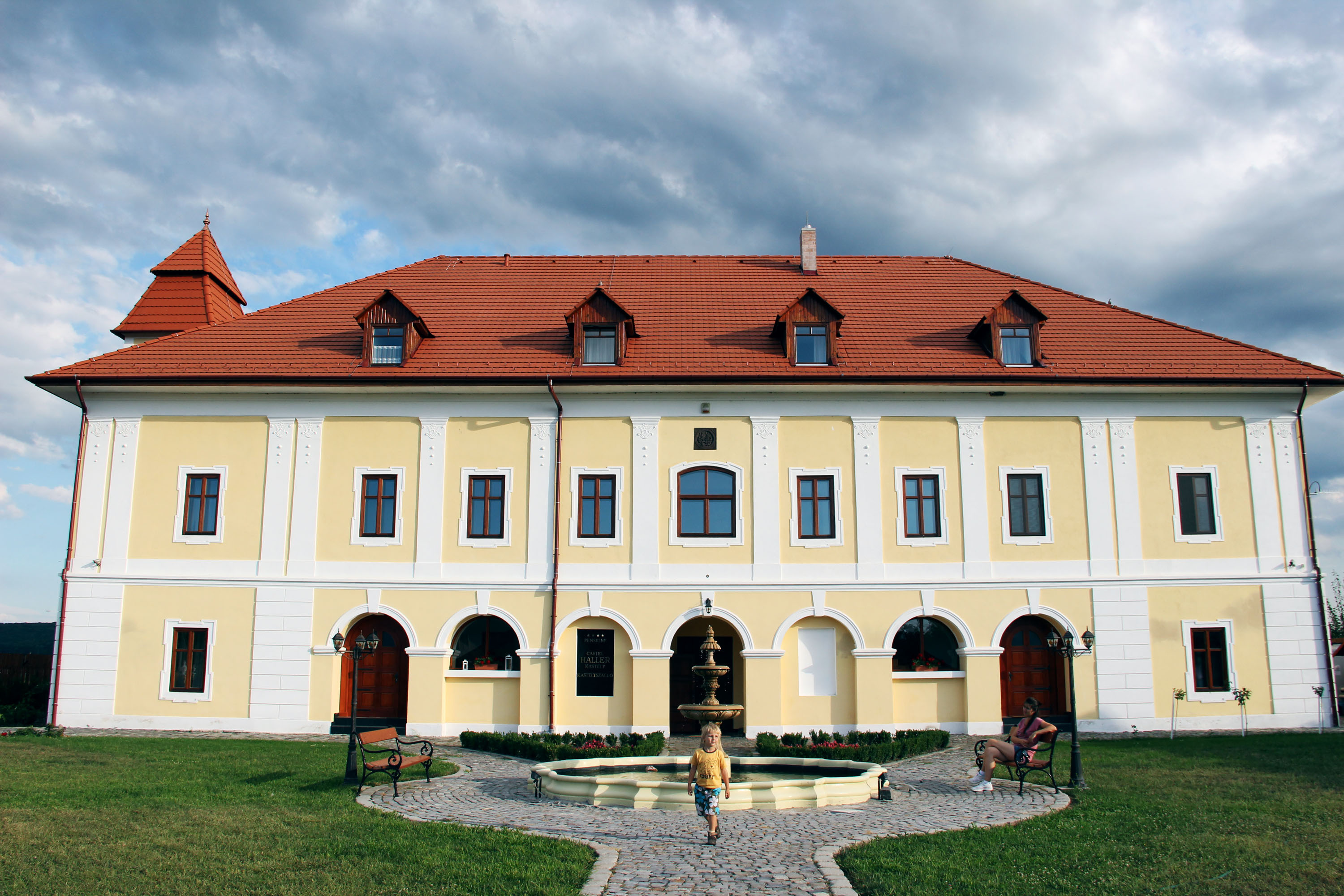 Cât costă o noapte de cazare într-un castel din Transilvania?