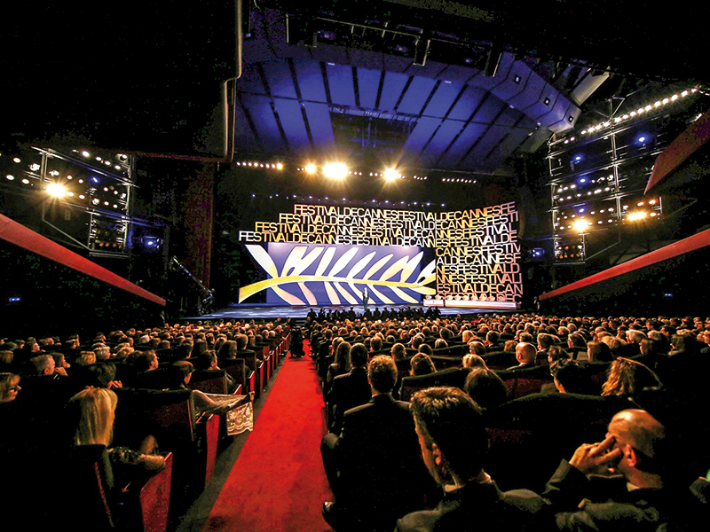 Români la CANNES 2016, pe covorul roșu.Cristi Puiu și echipa din "Sieranevada",primii din competiție