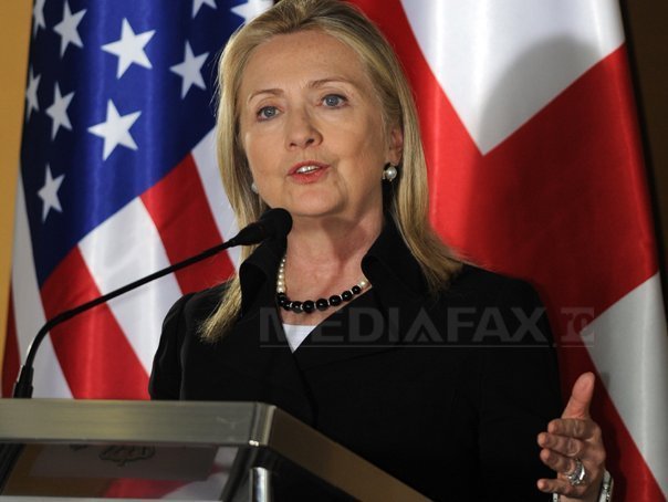 Echipa lui Hillary Clinton neagă că un hacker român i-a accesat fostului Secretar de Stat mailurile și îl numește pe acesta "un infractor"