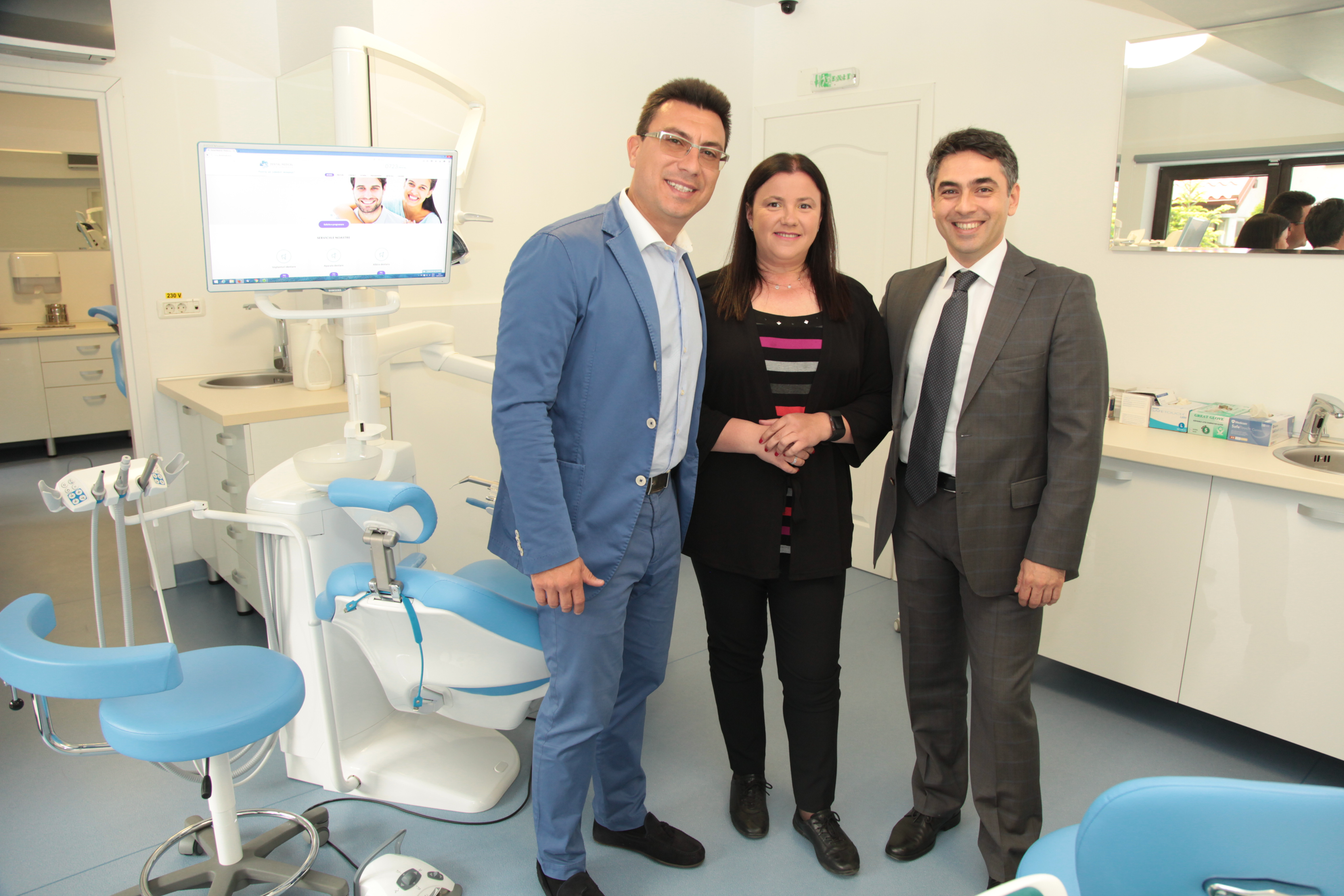 Trei antreprenori români au investit 300.000 de euro într-o clinică stomatologică