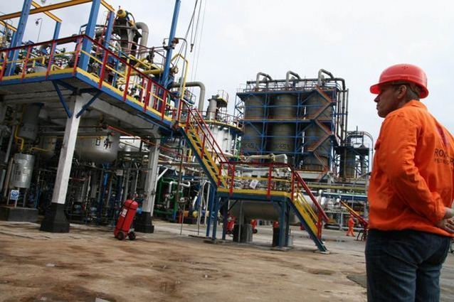 Dosarul "Rompetrol II", sechestru de trei miliarde de lei la rafinăria Petromidia