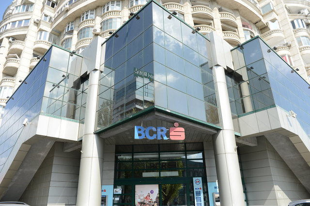 Cea mai mare bancă din România mărește avansul la creditele ipotecare în lei de la 15% la 35% și reduce durata maximă a creditului cu 5 ani. Poziția BCR
