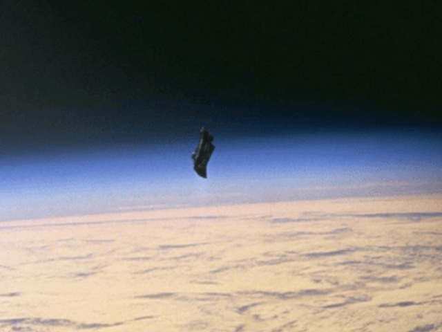 ''The Black Knight'', obiectul misterios care orbitează Terra de 13.000 de ani. VIDEO