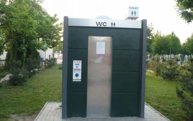 Primăria Iași cumpără WC-uri la preț de garsoniere. Toaletele de 30.000 de euro se spală singure după utilizare
