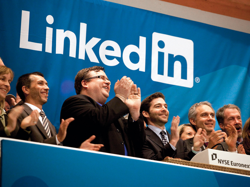 Microsoft s-ar putea împrumuta pentru a cumpăra LinkedIn