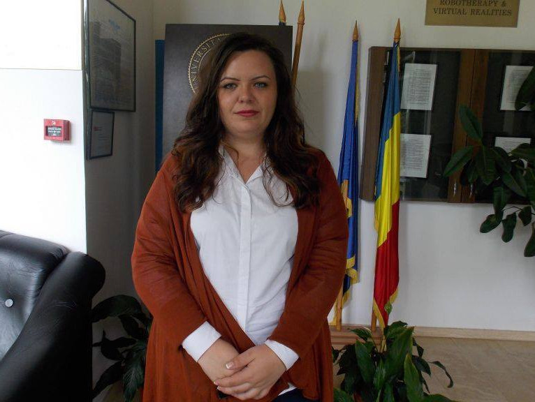 O româncă a găsit leacul împotriva ,,fricii de zbor”. Te tratează gratuit!