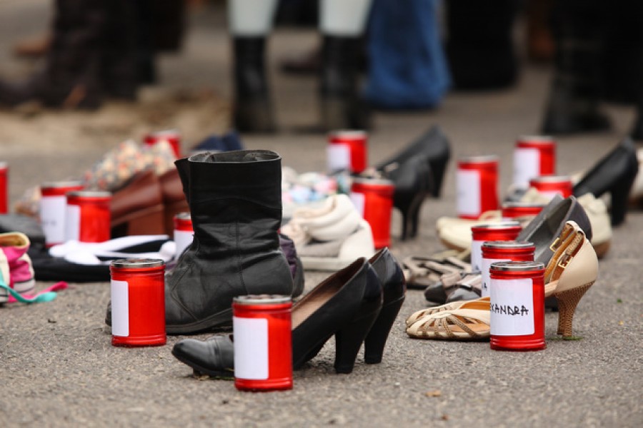 De ce mor româncele cu zile. Boala care ucide 10 femei în fiecare zi, dar care ar putea fi depistată la o simplă analiză gratuită