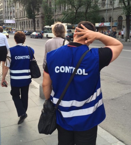 Modificări la RATB: controlorii obligați să poarte veste reflectorizante