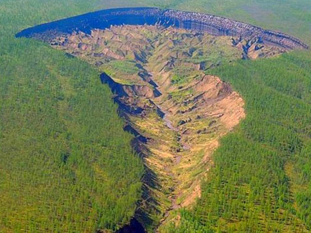 S-a deschis poarta gigantă spre ''lumea de dedesubt''. Misterul imensului crater siberian care scoate sunete monstruoase a fost elucidat