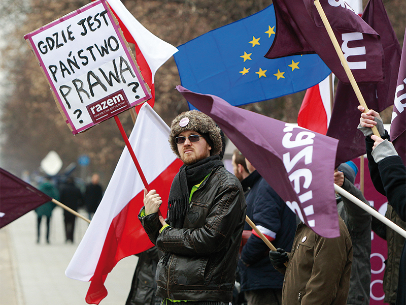 Cine sunt hipsterii neonaziști din Austria și ultrașii polonezi, cei care poartă drapelele extremismului de dreapta european