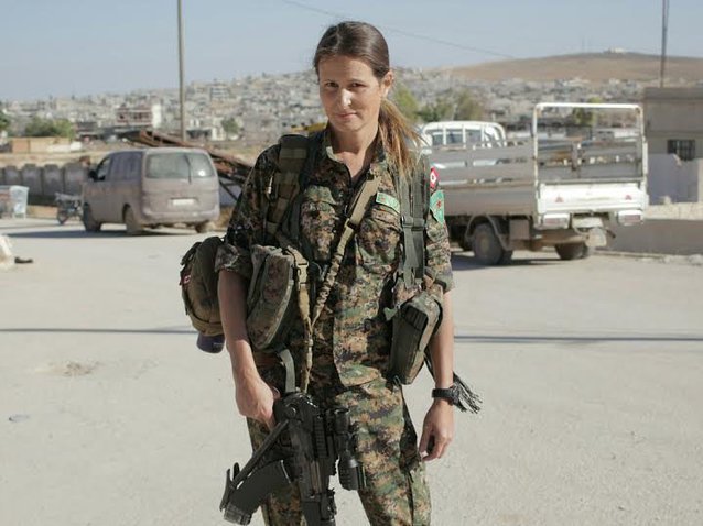 Confesiunile unui model canadian care a plecat să lupte împotriva ISIS: ”Am fost mințiți. Sunt dezamăgită. Sunt nerăbători să fugă!”