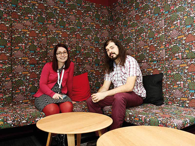 Doi români povestesc cum e să lucrezi pentru cel mai dorit angajator din lume