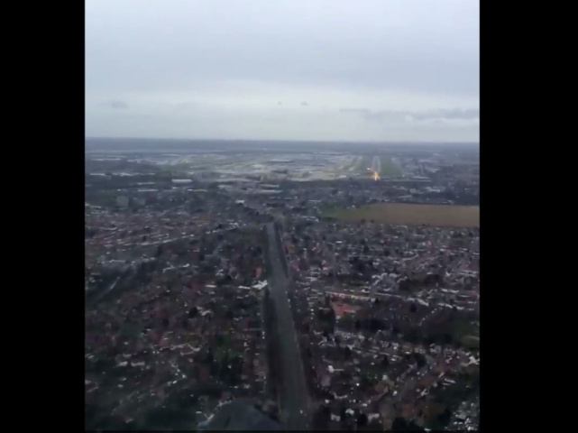 Video spectaculos. Cum se vede aterizarea din locul pilotului