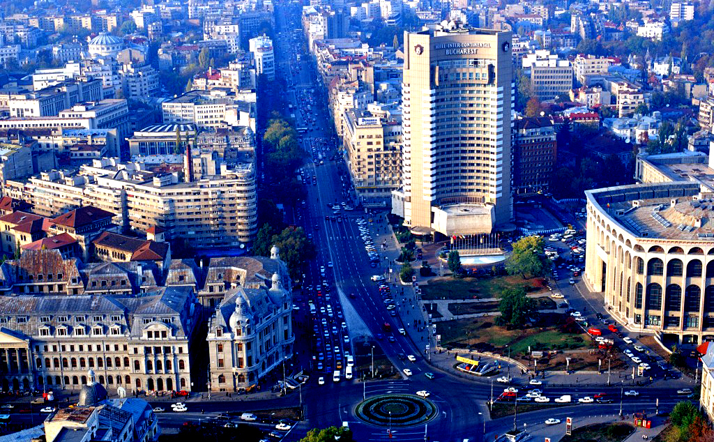 Orașul din România unde primăria plătește 310 lei pe o crizantemă sau 2800 de lei pe un coș de gunoi