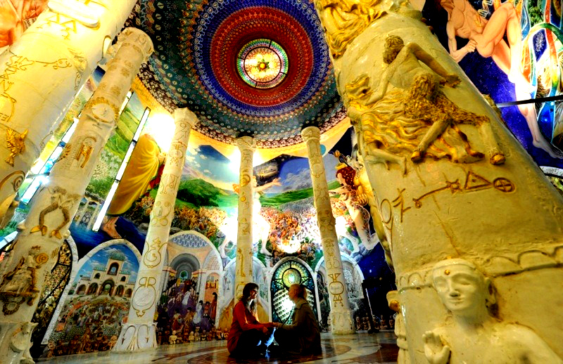A opta minune a lumii? Temple secrete săpate în pământ de un excentric italian. Galerie Foto
