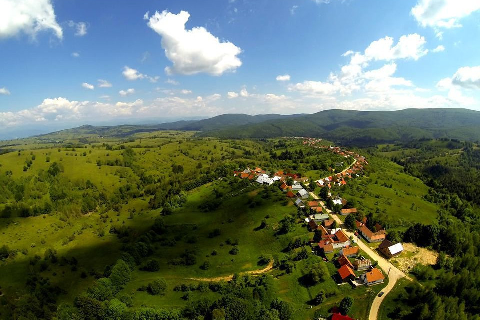 Satul din România care s-a transformat dintr-un loc pustiu în atracția culturală a Europei