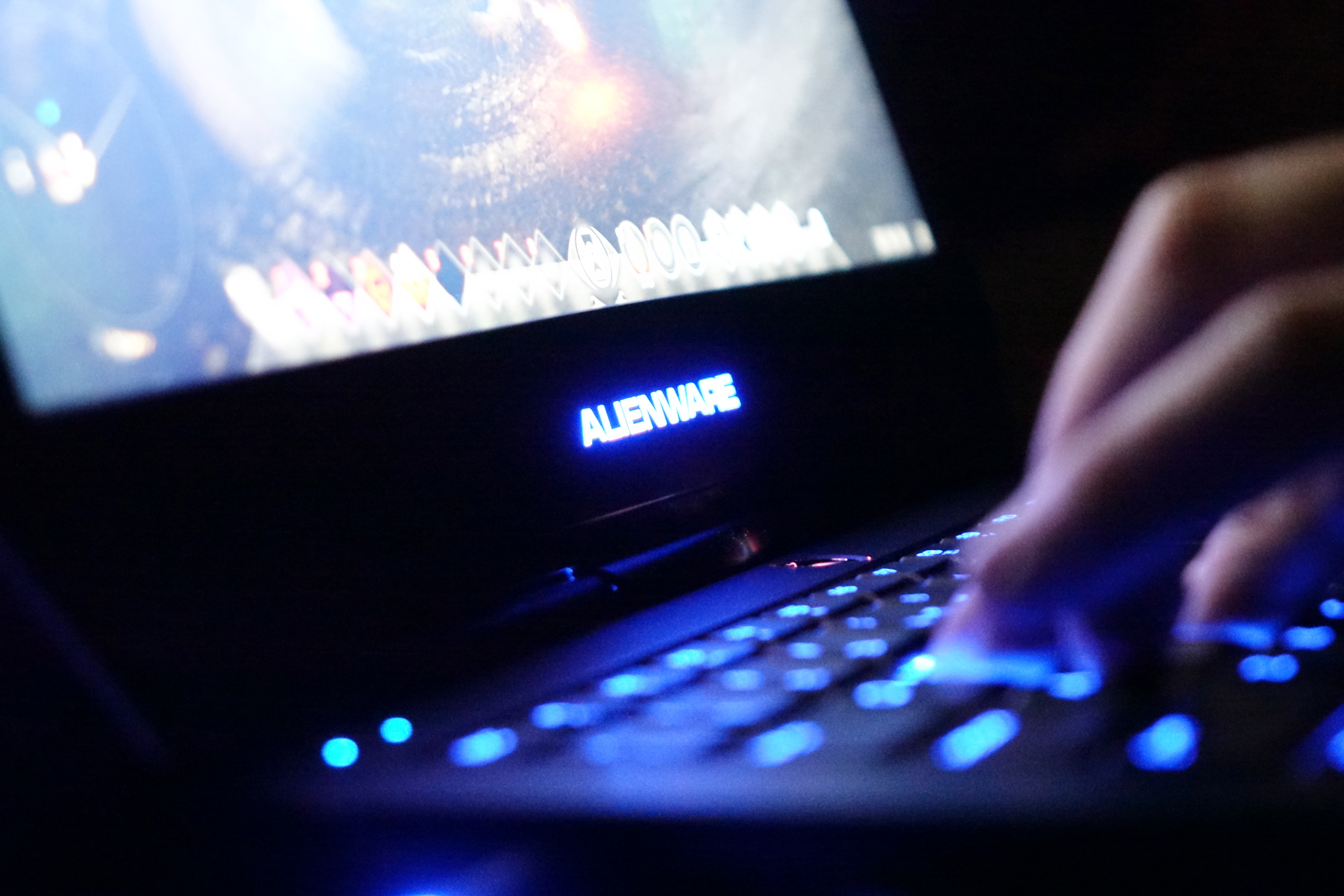 Gadget Review: Alienware 13, sau cum să NU-ți cheltuiești banii - FOTO, VIDEO