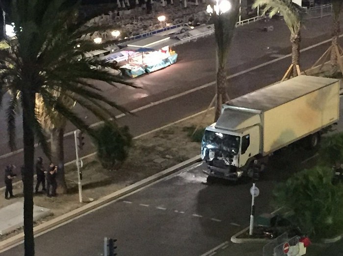 ATENTAT TERORIST în Franța de Ziua Națională: 84 de persoane au murit și peste 150 sunt rănite. Un camion a lovit în plin mulțimea care participa la manifestațiile de Ziua Franței în Nisa,
