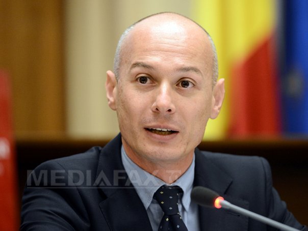 Viceguvernatorul BNR Bogdan Olteanu, reținut joi noaptea pentru trafic de influență petrecut în 2008. DNA: A primit un milion de euro printr-un intermediar, la sediul unui partid politic